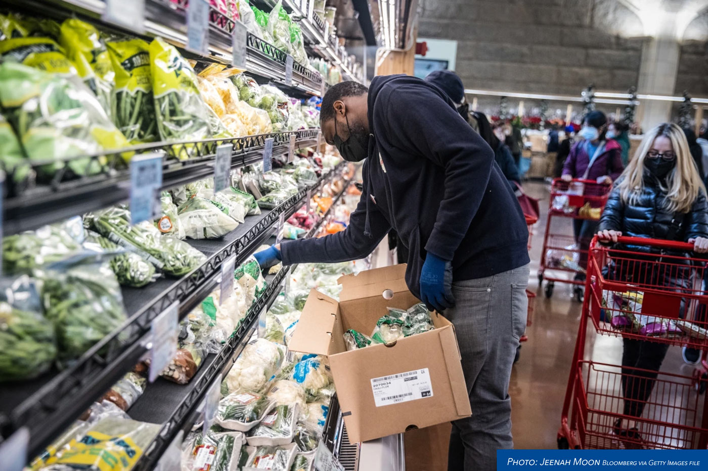 NBC News article featuring a UFCW5 member Kelly Kick a grocery staff arranging items